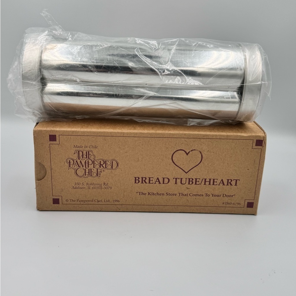 NOS Valentine's New Pampered Chef Valtrompia Bread Tube Baking Mold Heart #1560 - Picture 2 of 6